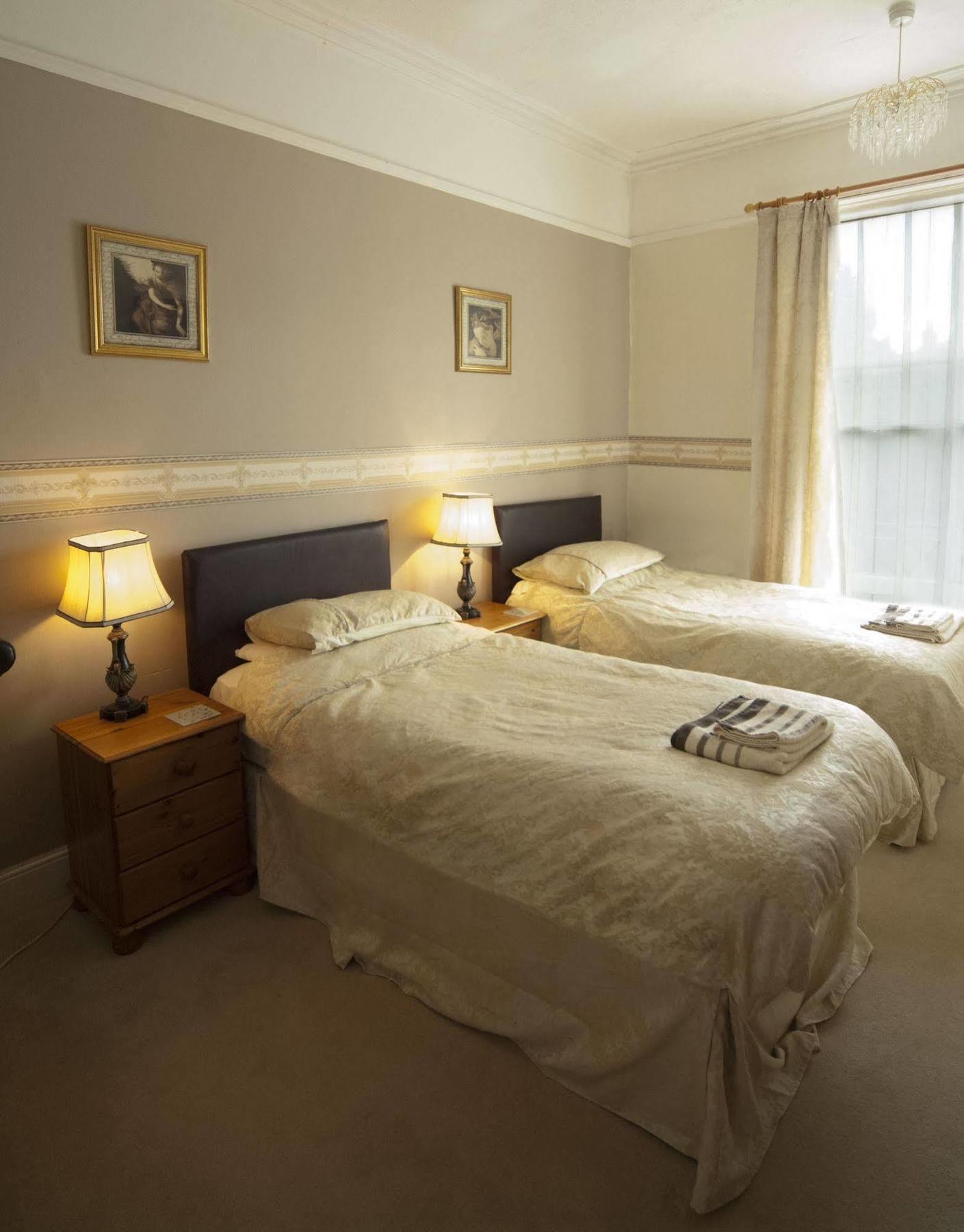 Hilbury Court Hotel Троубридж Екстер'єр фото